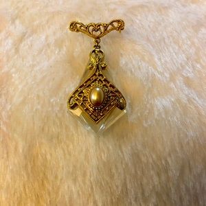 Vintage drop crystal pin